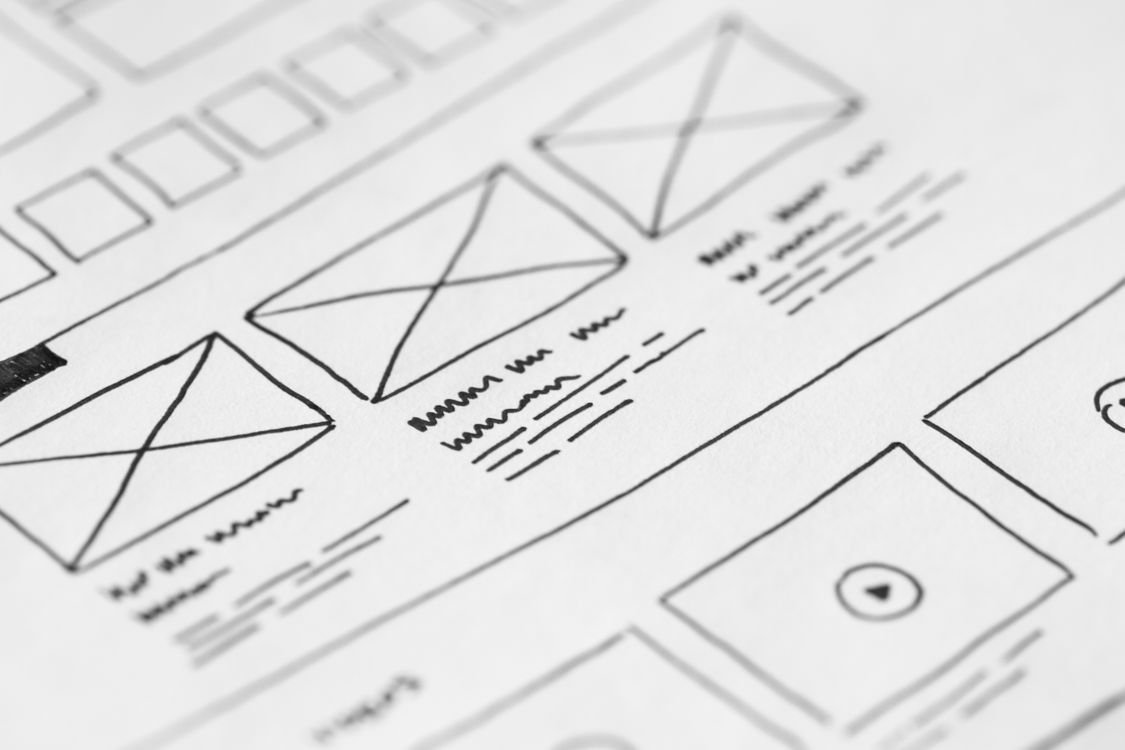 Diseño web SEO optimizado, interfaz UI en pantalla de ordenador