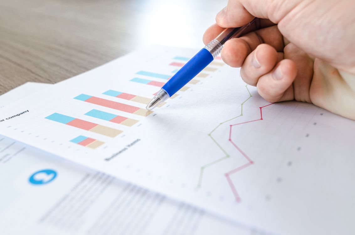 Canibalización de keywords SEO explicada con gráficos de análisis